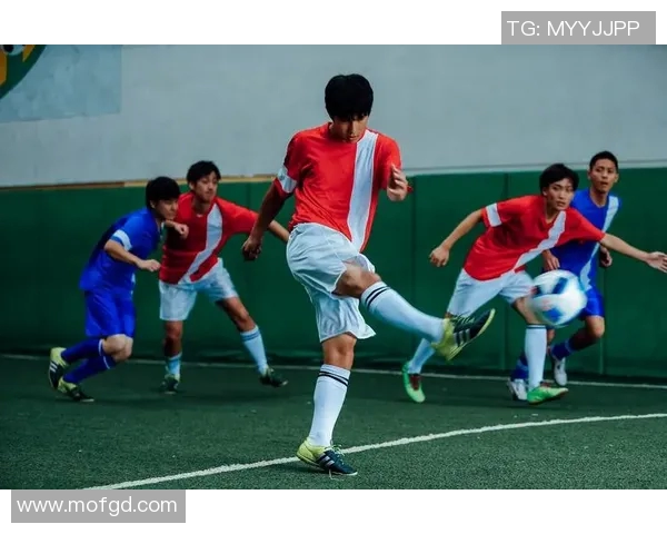 足球明星的成长之路揭秘如何从普通少年走向绿茵场的巅峰