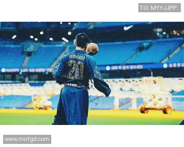 足球明星与汉服的奇妙碰撞探索传统文化在现代体育中的影响与魅力